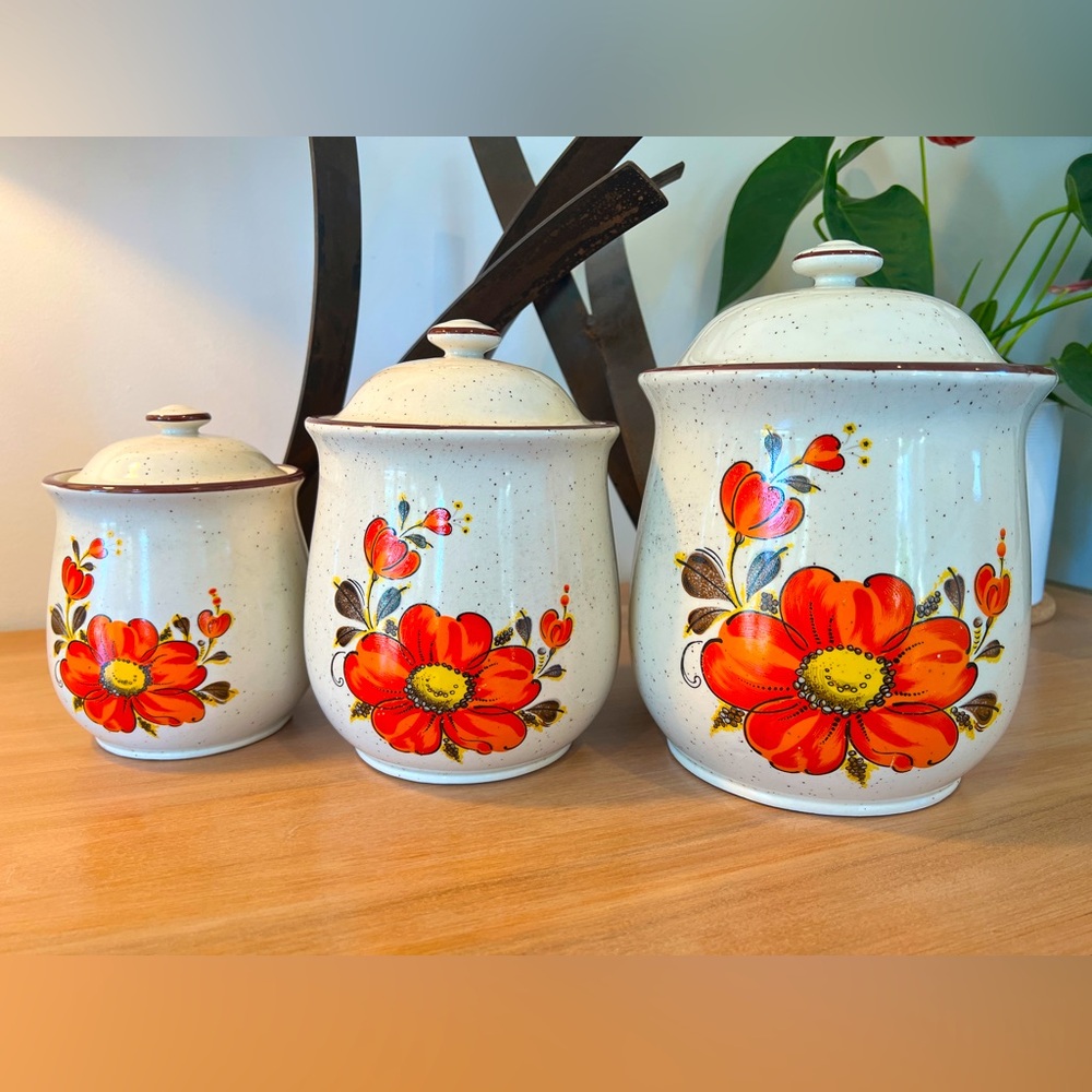 Momoyama Valencia Poppy Canisters